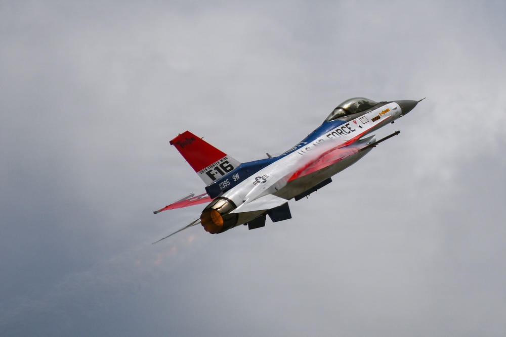 F-16 Viper demonstration team performs at Naval Air Station Patuxent River Air Show