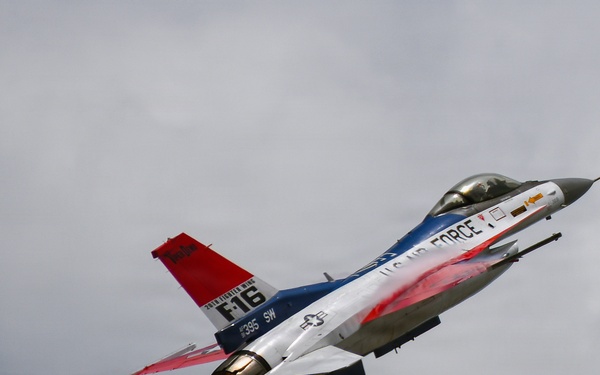 F-16 Viper demonstration team performs at Naval Air Station Patuxent River Air Show