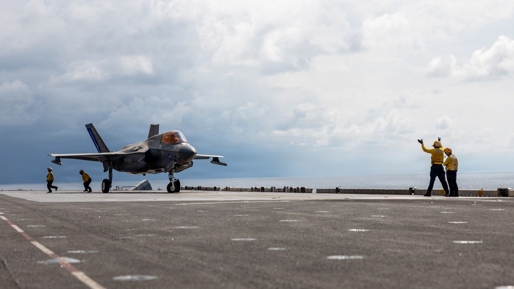 11th MEU Marines, Sailors Conduct Flight Operations Aboard USS Boxer