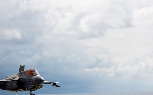 11th MEU Marines, Sailors Conduct Flight Operations Aboard USS Boxer
