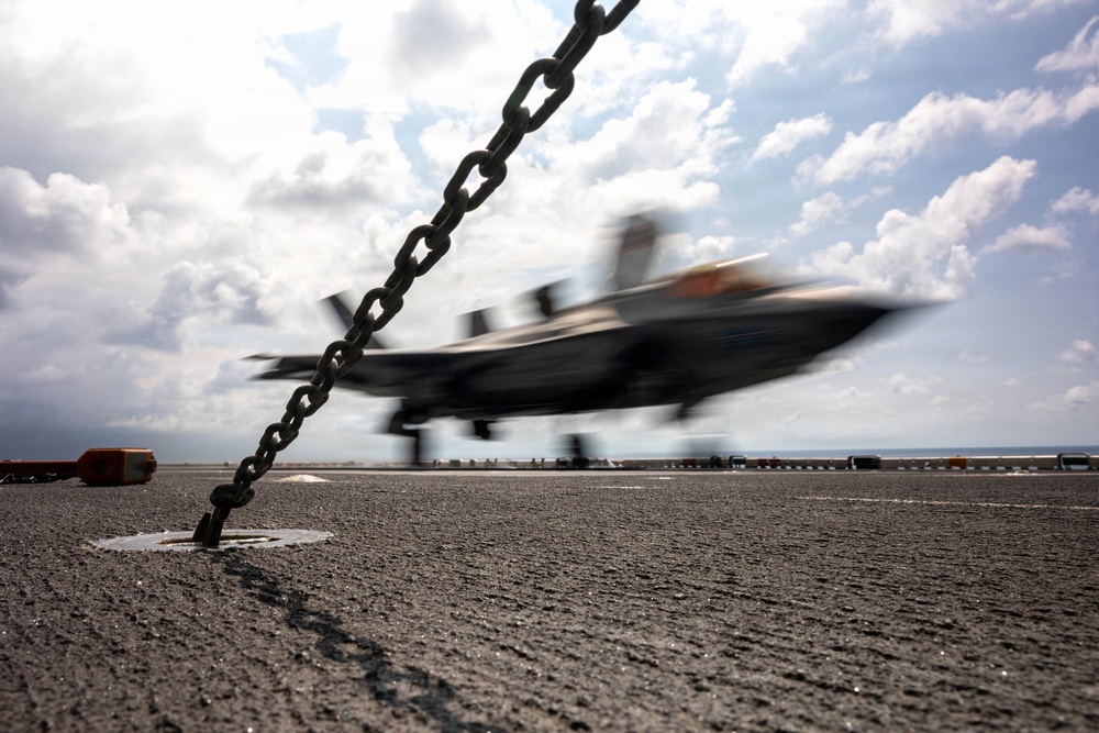 11th MEU Marines, Sailors Conduct Flight Operations Aboard USS Boxer