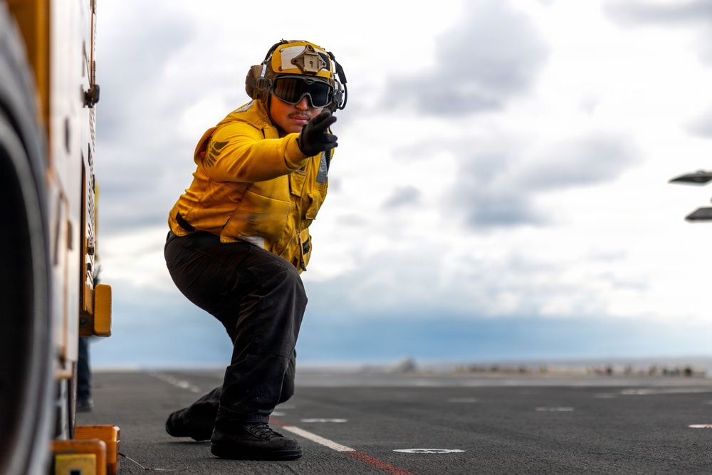 11th MEU Marines, Sailors Conduct Flight Operations Aboard USS Boxer