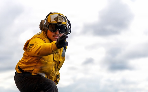11th MEU Marines, Sailors Conduct Flight Operations Aboard USS Boxer