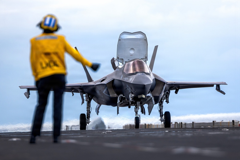 11th MEU Marines, Sailors Conduct Flight Operations Aboard USS Boxer