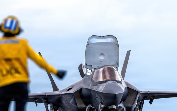 11th MEU Marines, Sailors Conduct Flight Operations Aboard USS Boxer