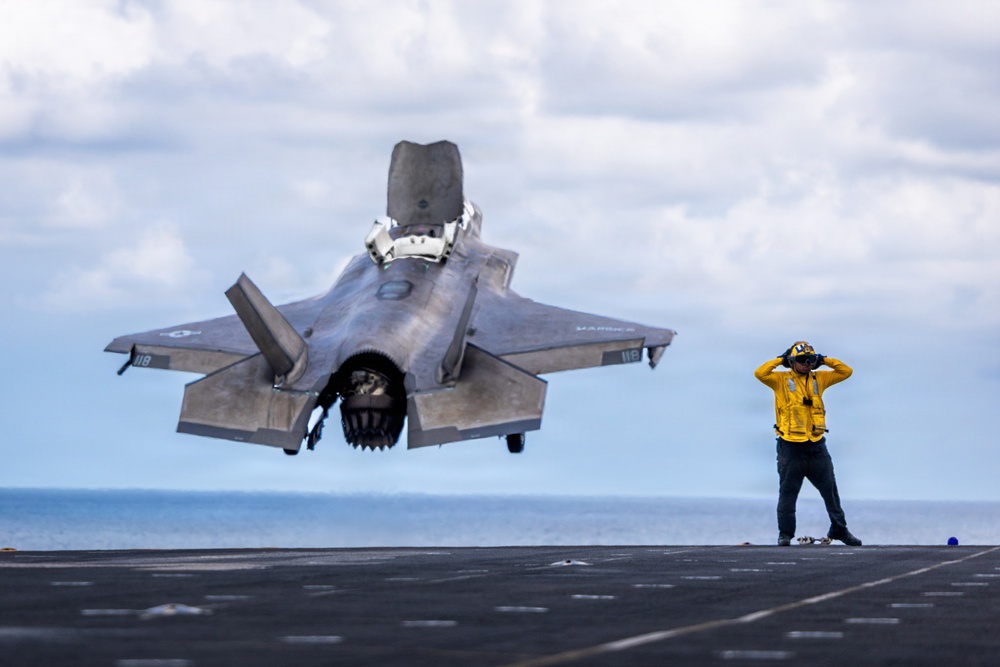 11th MEU Marines, Sailors Conduct Flight Operations Aboard USS Boxer