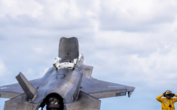 11th MEU Marines, Sailors Conduct Flight Operations Aboard USS Boxer