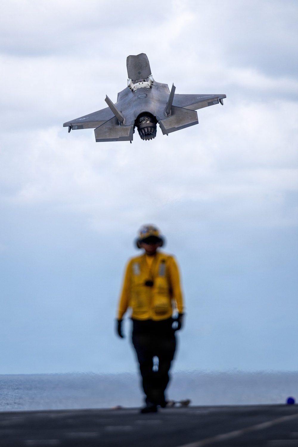 11th MEU Marines, Sailors Conduct Flight Operations Aboard USS Boxer