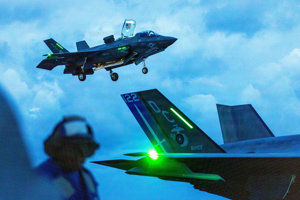 11th MEU Marines, Sailors Conduct Flight Operations Aboard USS Boxer