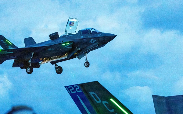 11th MEU Marines, Sailors Conduct Flight Operations Aboard USS Boxer