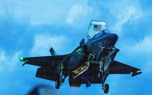 11th MEU Marines, Sailors Conduct Flight Operations Aboard USS Boxer