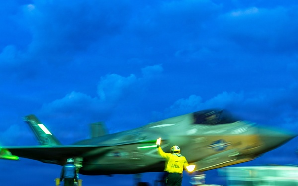 11th MEU Marines, Sailors Conduct Flight Operations Aboard USS Boxer