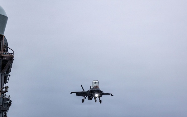 11th MEU Marines, Sailors Conduct Flight Operations Aboard USS Boxer