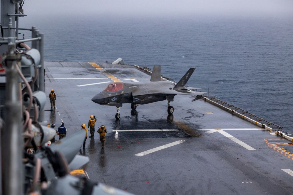 11th MEU Marines, Sailors Conduct Flight Operations Aboard USS Boxer