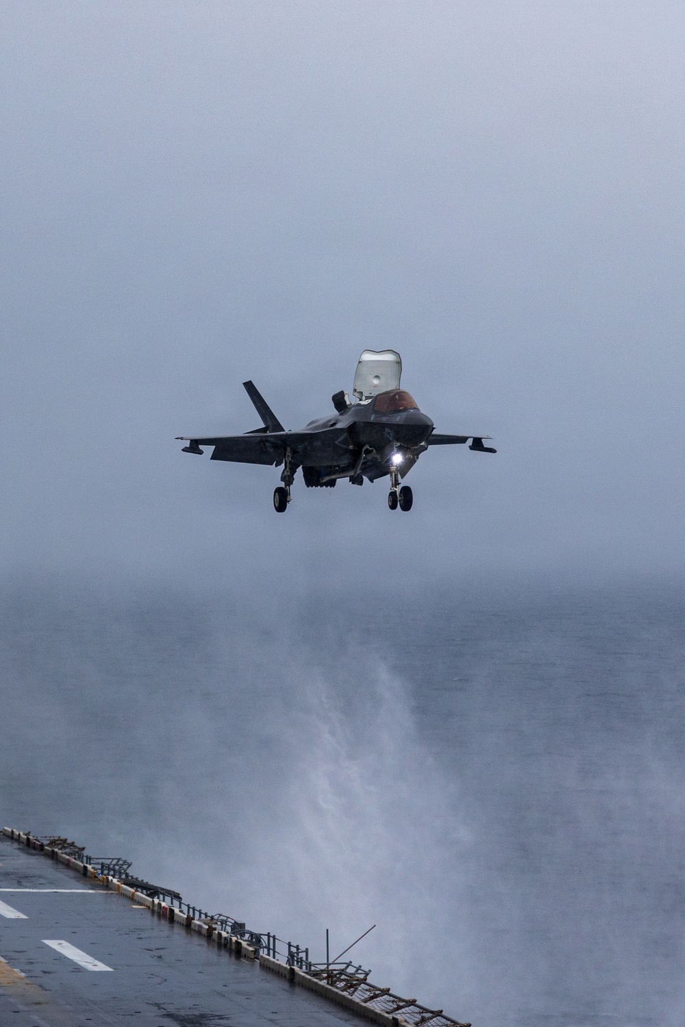11th MEU Marines, Sailors Conduct Flight Operations Aboard USS Boxer
