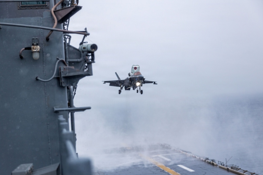 11th MEU Marines, Sailors Conduct Flight Operations Aboard USS Boxer