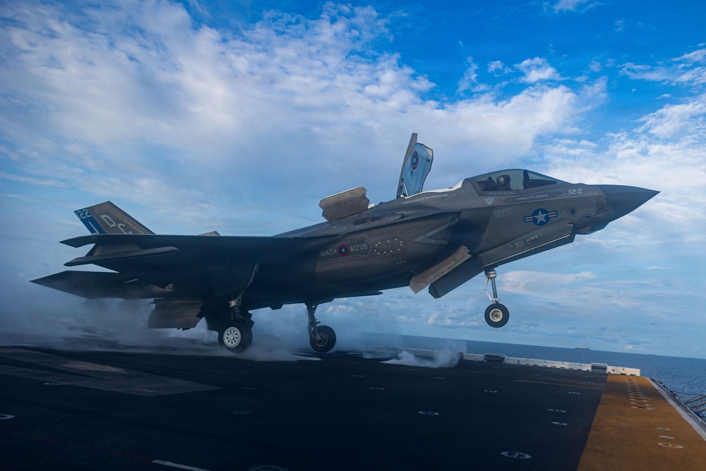 11th MEU Marines, Sailors Conduct Flight Operations Aboard USS Boxer