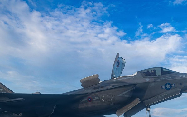 11th MEU Marines, Sailors Conduct Flight Operations Aboard USS Boxer