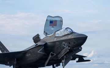 11th MEU Marines, Sailors Conduct Flight Operations Aboard USS Boxer
