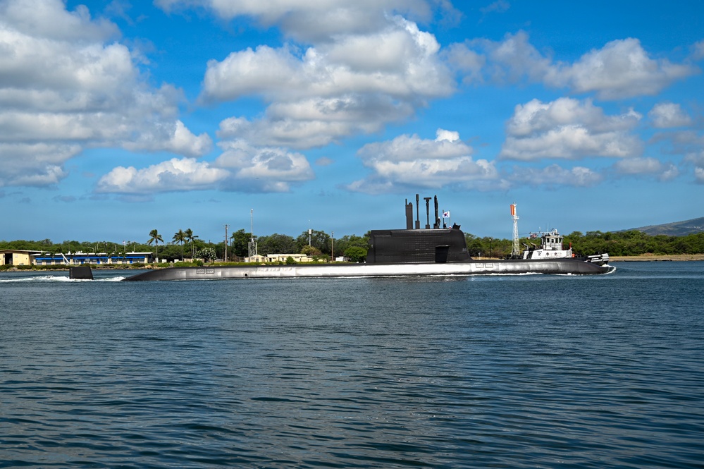 The Republic of Korea Navy submarine ROKS Dosan ahn Chang-ho (SS-083) arrives at Pearl Harbor-Hickam for RIMPAC 2026
