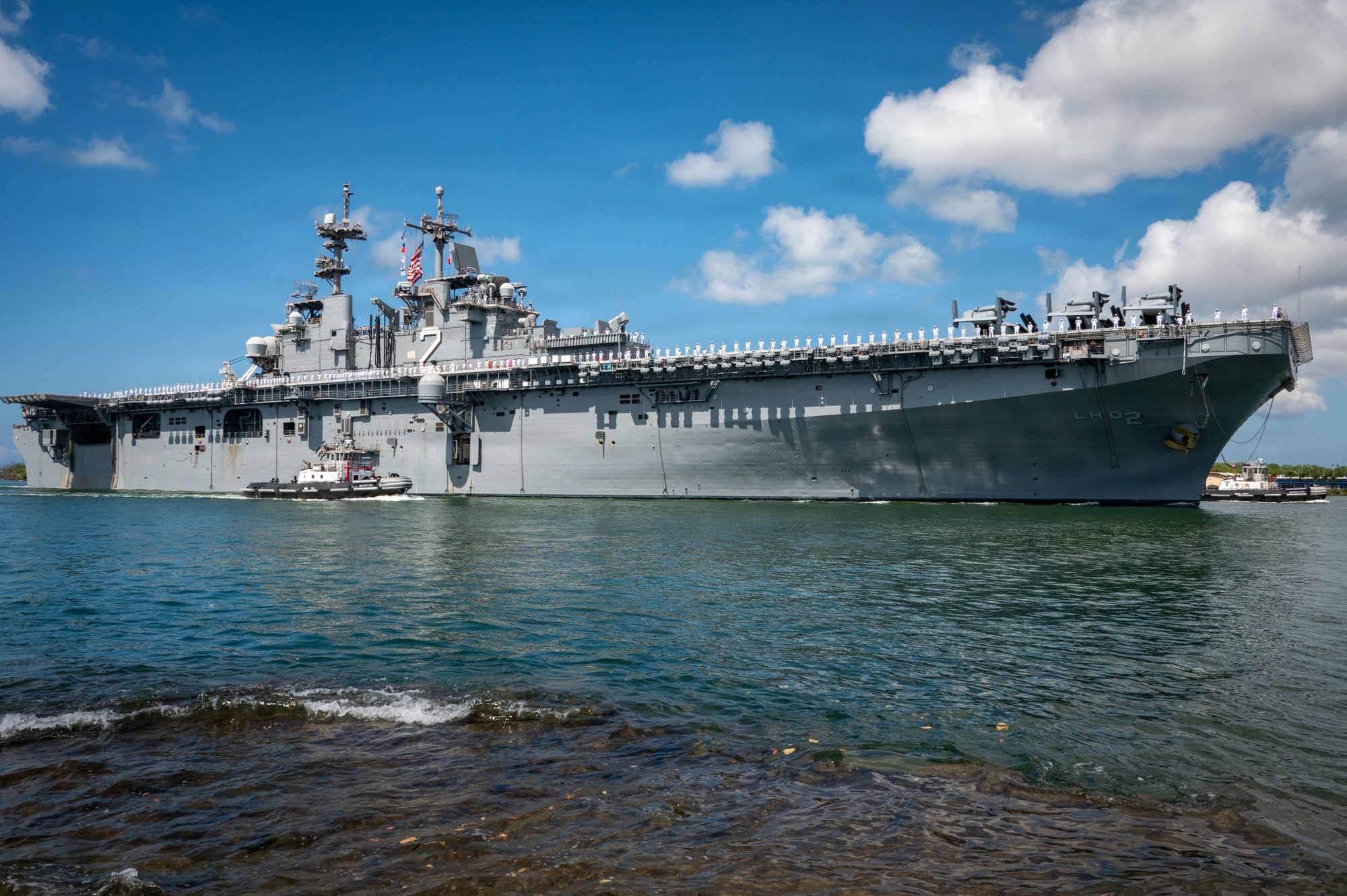 ジッポーUSS Essex(LHD-2) DVIDS - Images - USS Essex (LHD 2) arrives at Pearl Harbor for