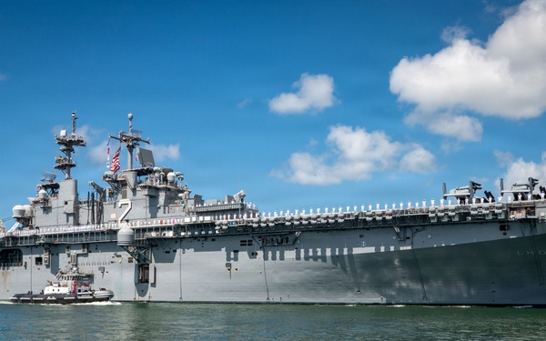 USS Essex (LHD 2) arrives at Pearl Harbor for RIMPAC 2026
