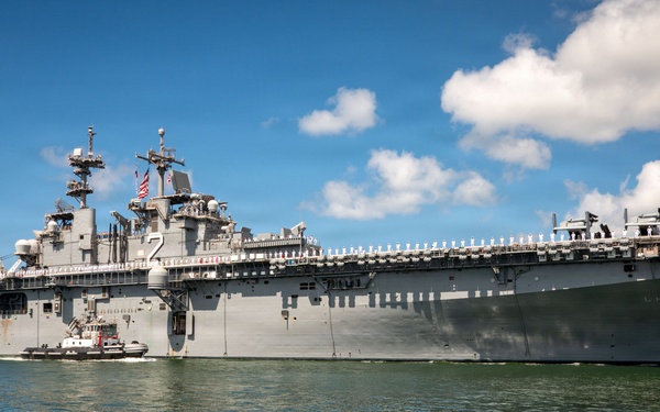 USS Essex (LHD 2) arrives at Pearl Harbor for RIMPAC 2026