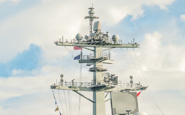 USS George Washington Arrives in Guam