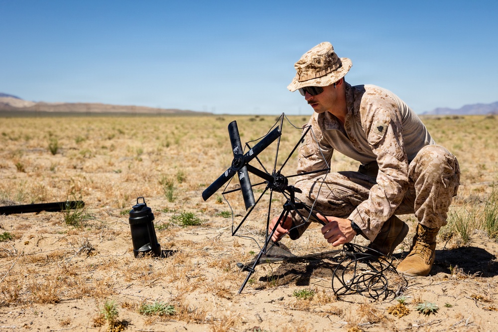Resolute Hunter 26-2: 5th Air Naval Gunfire Liaison Company Marines establish communications and observe targets in austere environment