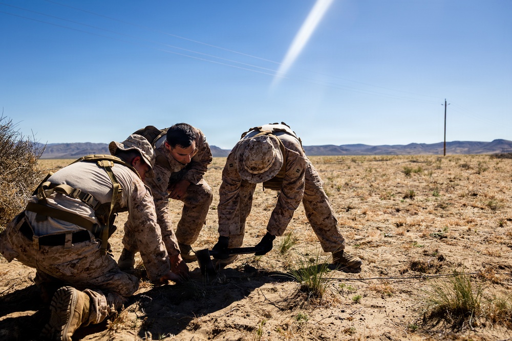Resolute Hunter 26-2: 5th Air Naval Gunfire Liaison Company Marines establish communications and observe targets in austere environment