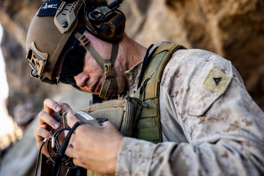 Resolute Hunter 26-2: 5th Air Naval Gunfire Liaison Company Marines establish communications and observe targets in austere environment