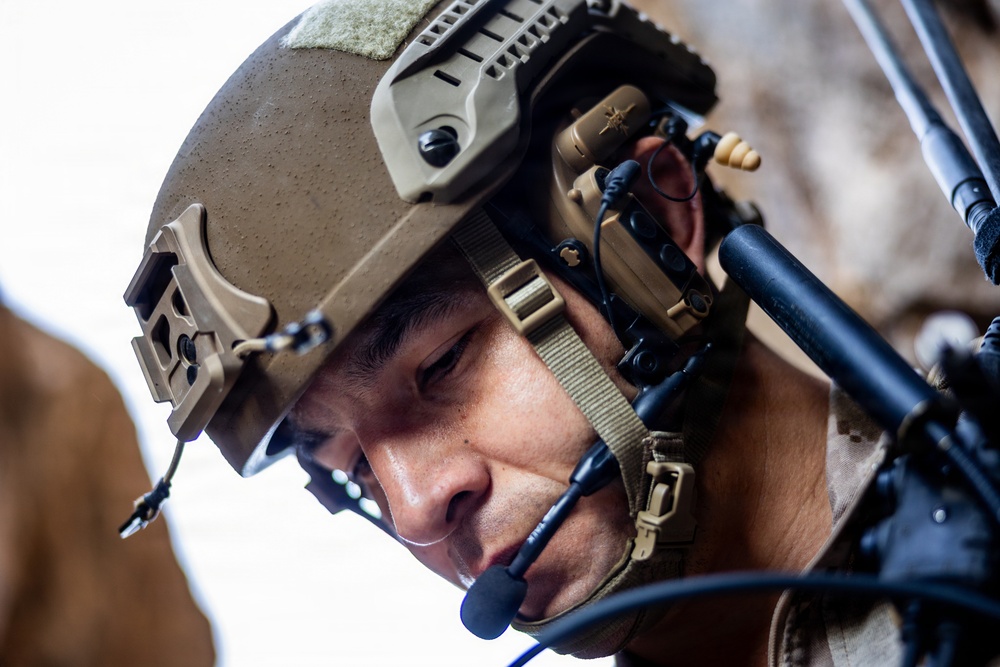 Resolute Hunter 26-2: 5th Air Naval Gunfire Liaison Company Marines establish communications and observe targets in austere environment