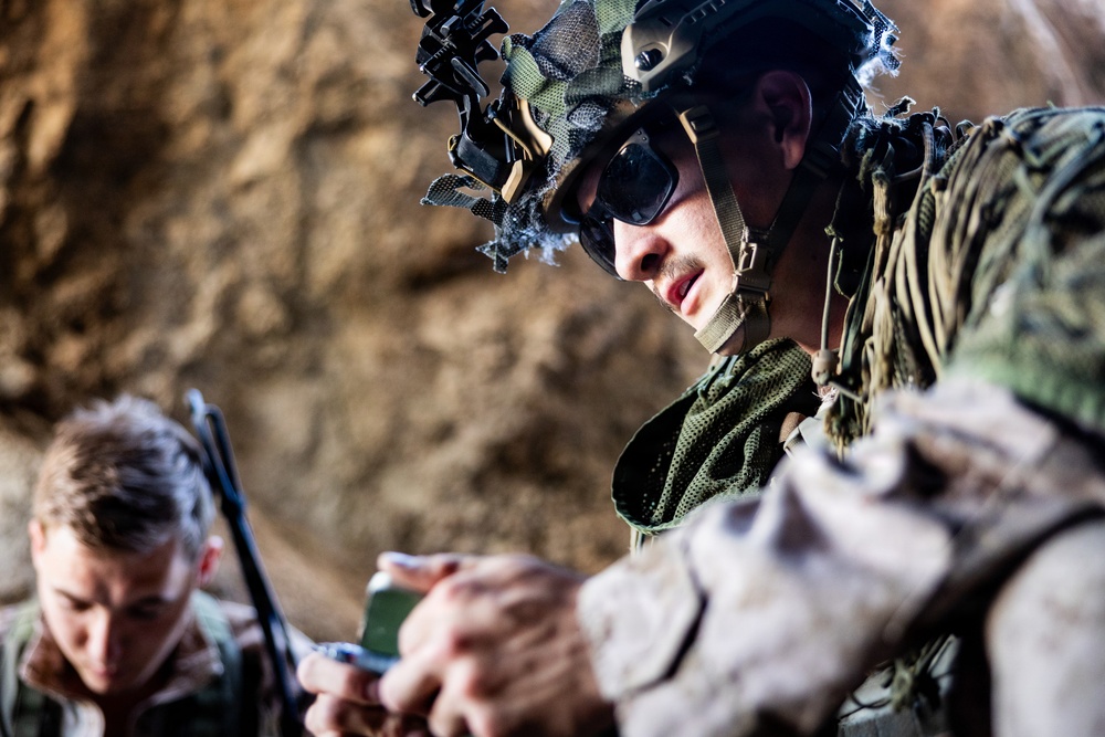 Resolute Hunter 26-2: 5th Air Naval Gunfire Liaison Company Marines establish communications and observe targets in austere environment