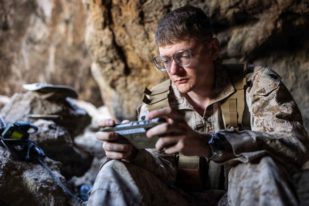 Resolute Hunter 26-2: 5th Air Naval Gunfire Liaison Company Marines establish communications and observe targets in austere environment
