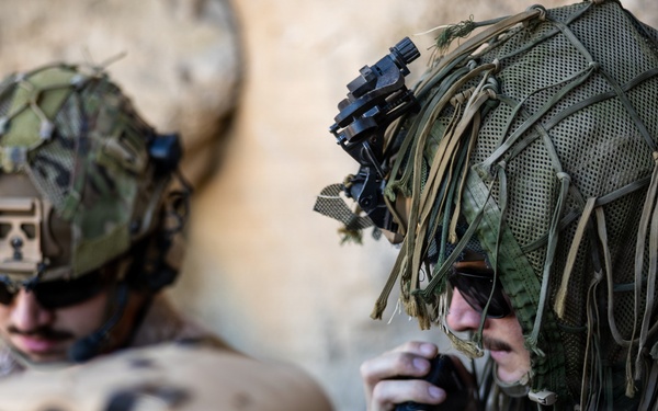 Resolute Hunter 26-2: 5th Air Naval Gunfire Liaison Company Marines establish communications and observe targets in austere environment
