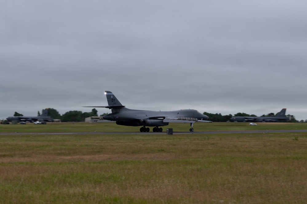 B-1B Lancer lands to support U.S. Central Command