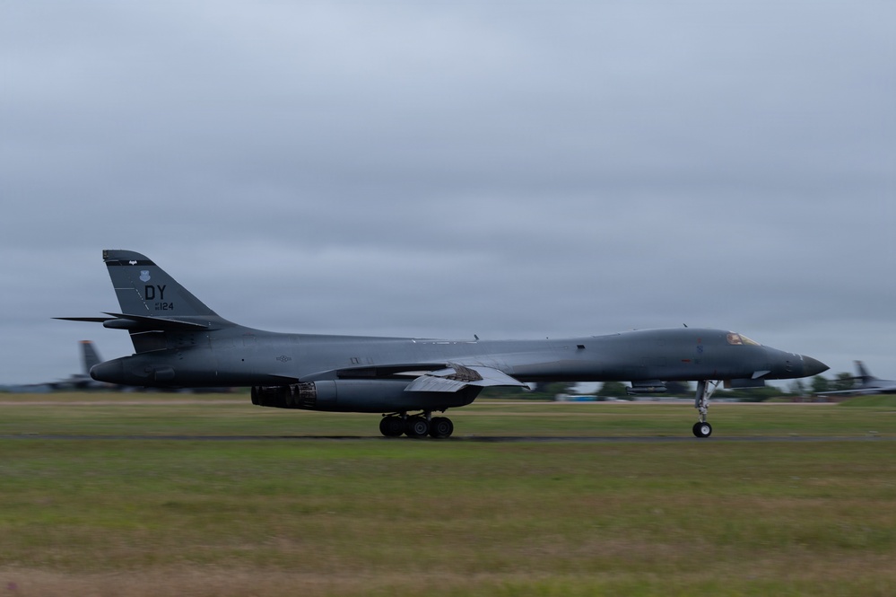 B-1B Lancer lands to support U.S. Central Command
