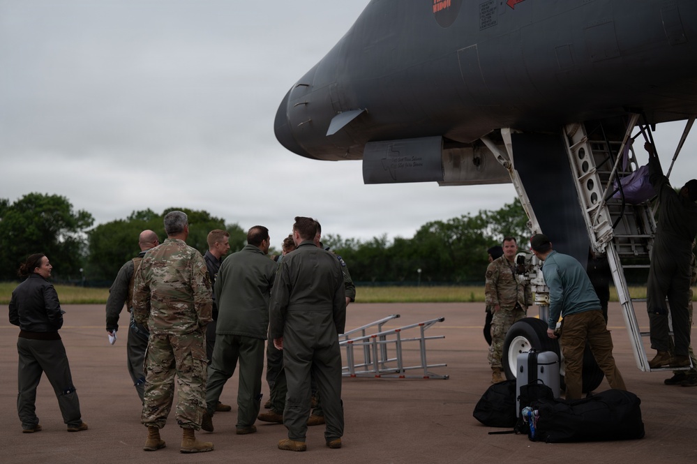 B-1B Lancer lands to support U.S. Central Command