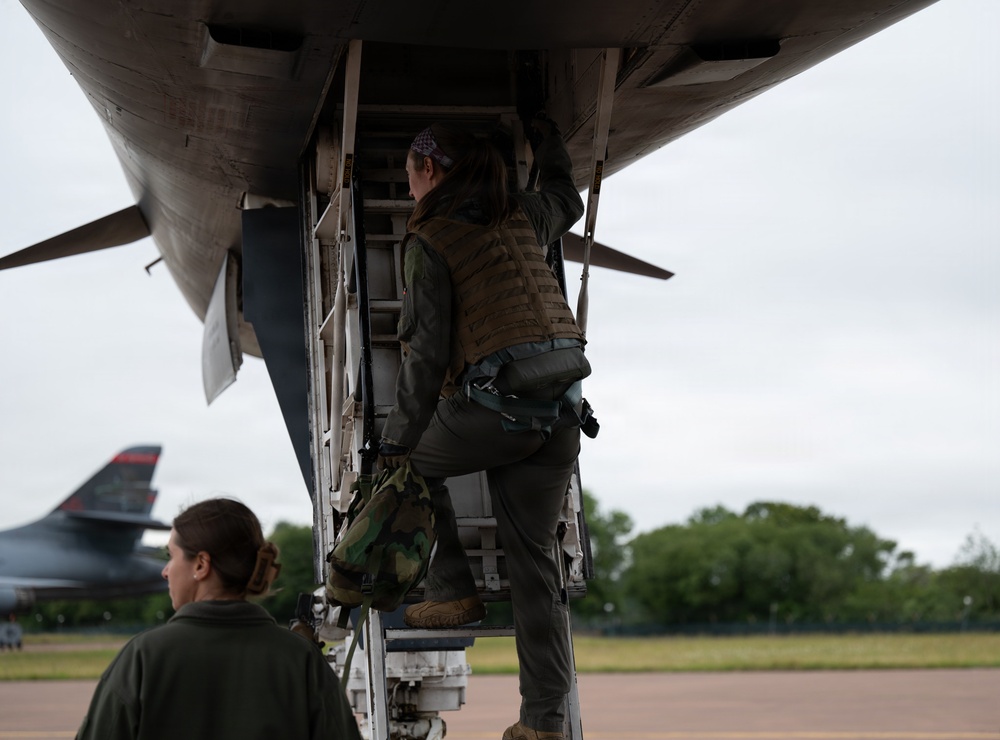 B-1B Lancer lands to support U.S. Central Command