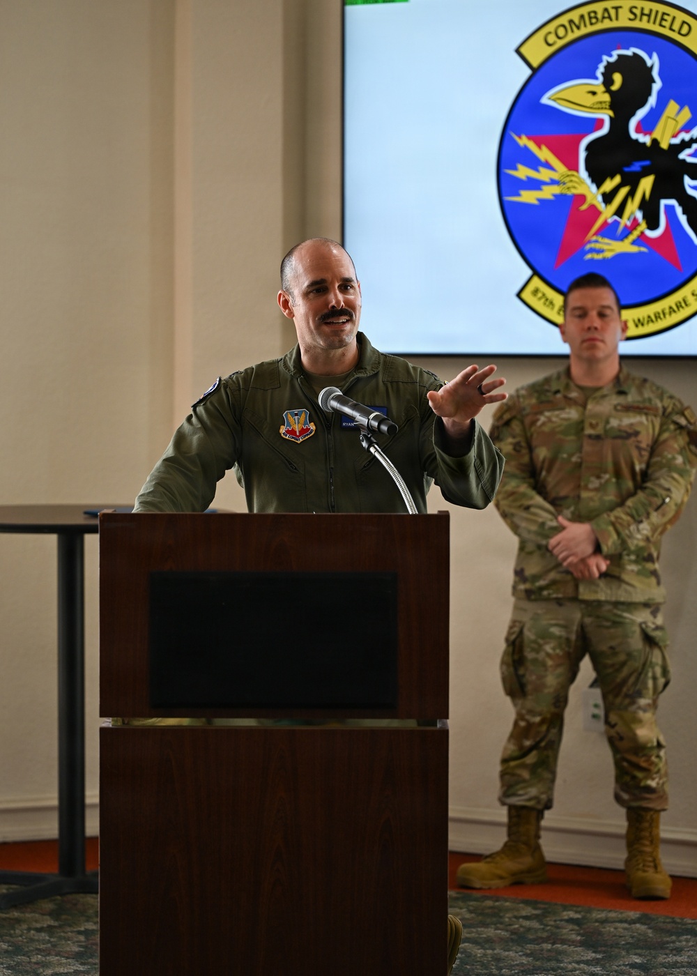 87 EWS welcomes new commander