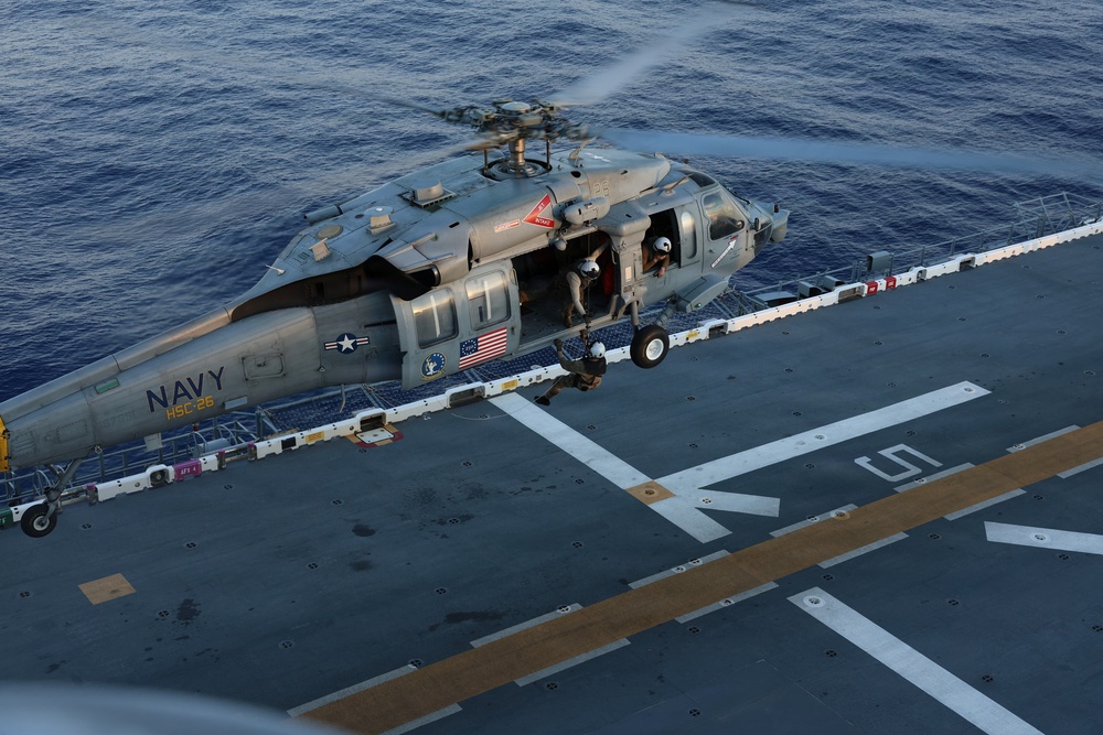 HSC 26 Conducts Hoist Training Aboard Kearsarge