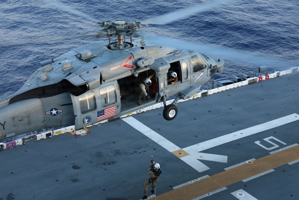 HSC 26 Conducts Hoist Training Aboard Kearsarge
