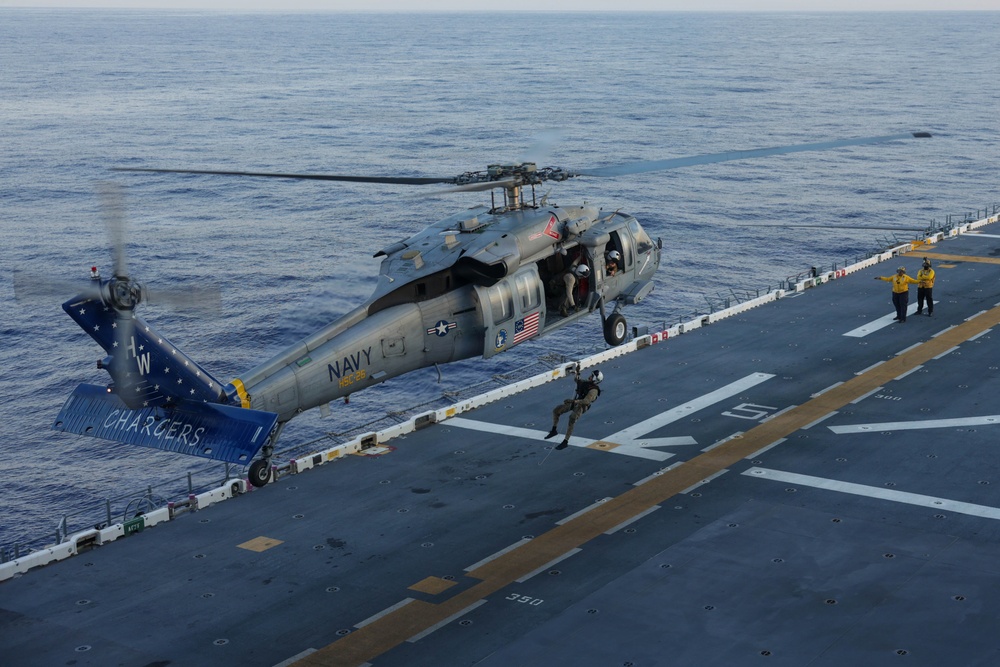 HSC 26 Conducts Hoist Training Aboard Kearsarge