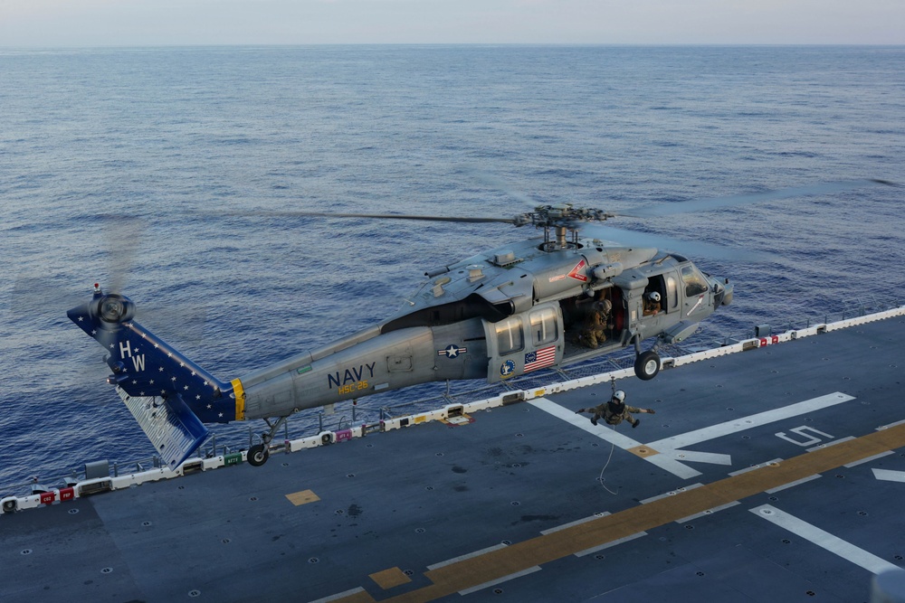 HSC 26 Conducts Hoist Training Aboard Kearsarge