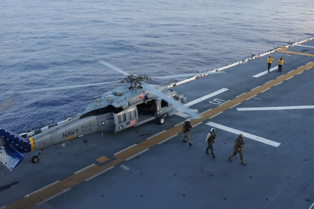 HSC 26 Conducts Hoist Training Aboard Kearsarge