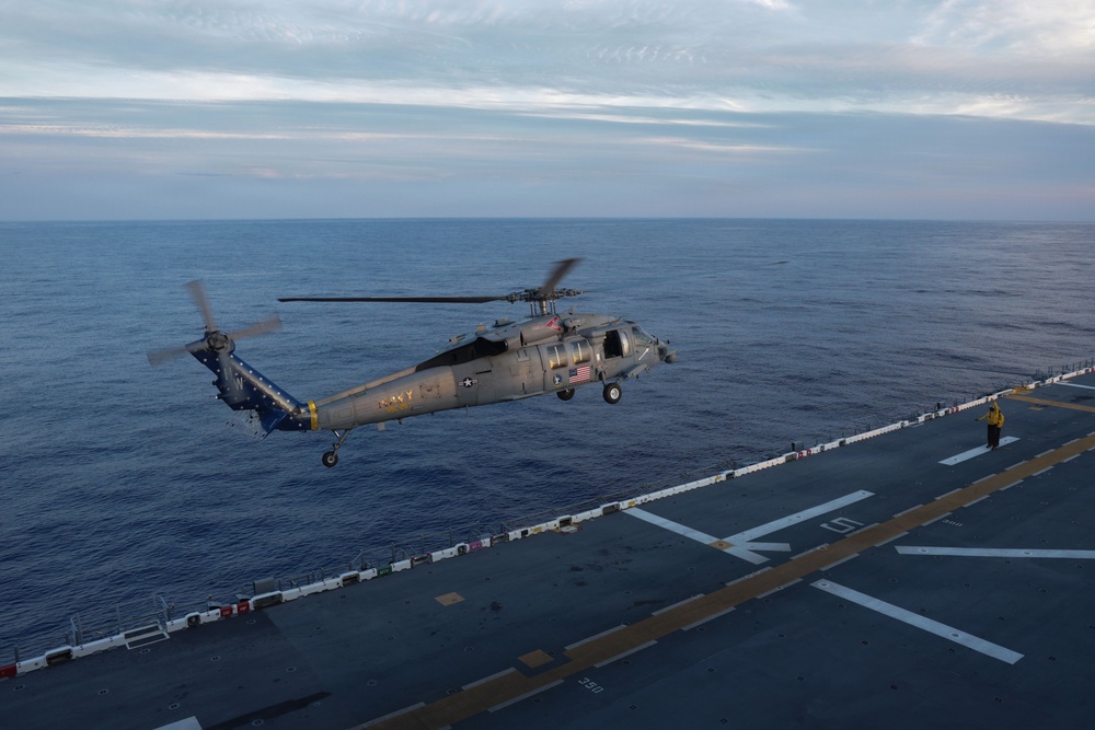 HSC 26 Conducts Hoist Training Aboard Kearsarge