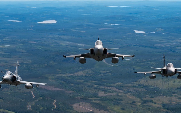 Kentcuky Airmen provide tactical airlift for RAFL26 formation flight