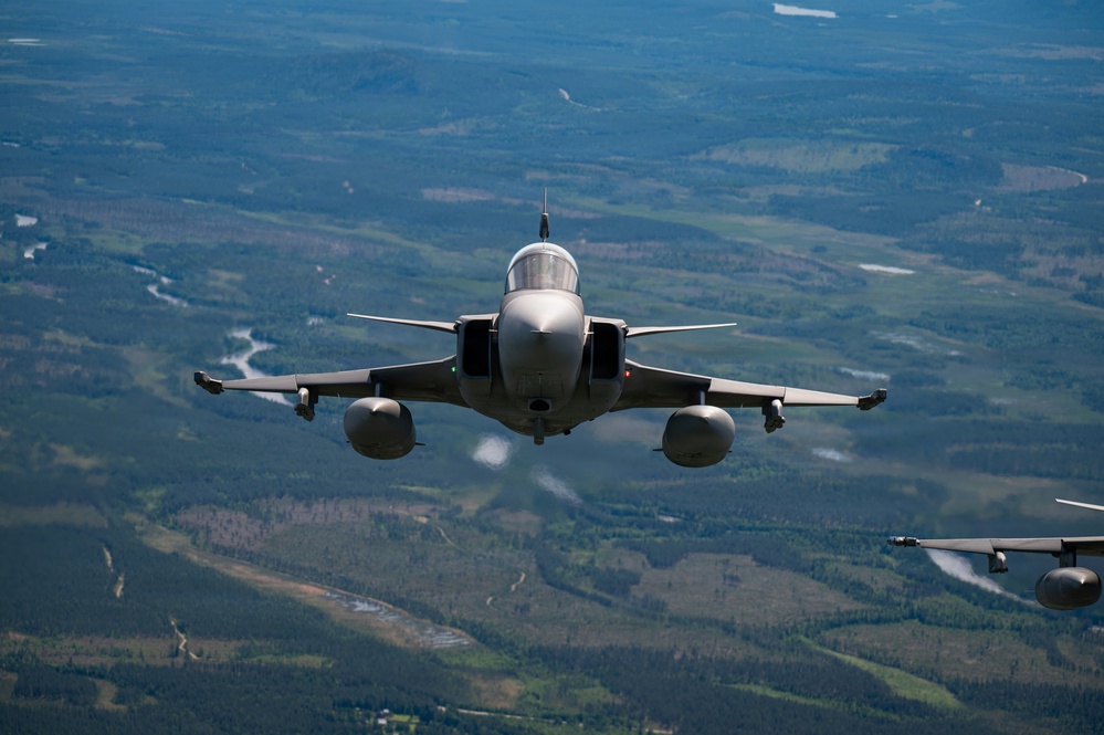 Kentcuky Airmen provide tactical airlift for RAFL26 formation flight
