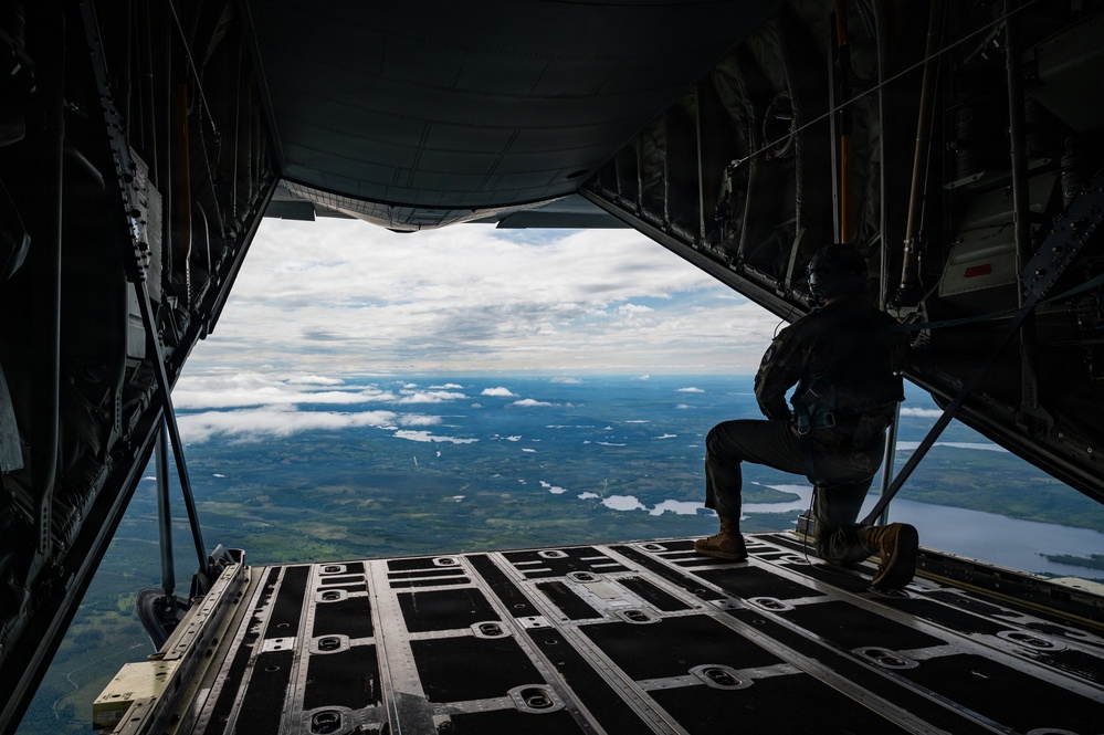 Kentcuky Airmen provide tactical airlift for RAFL26 formation flight