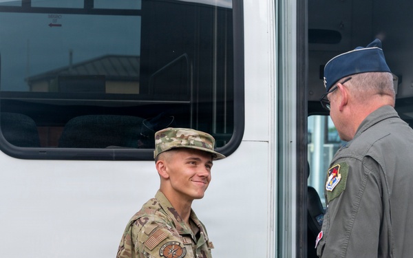 Lt. Gen. Ahmann Visits the 180FW